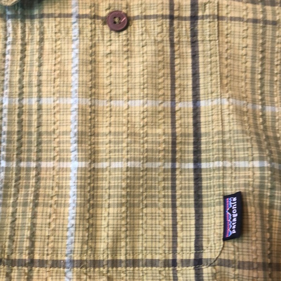 Patagonia short sleeve button down - Picture 3 of 4